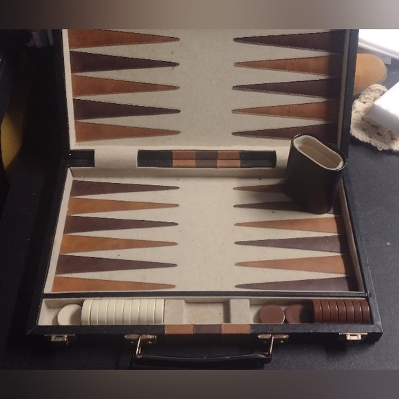 Vintage Backgammon Gaming Set in Black & Brown Leather Travel Brief Case - Picture 9 of 11